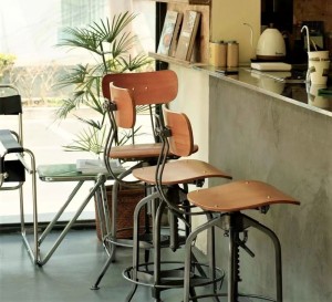 https://www.goldapplefurniture.com/industrial-swivel-bar-stool-manufacturer-ga402c-75stw-product/